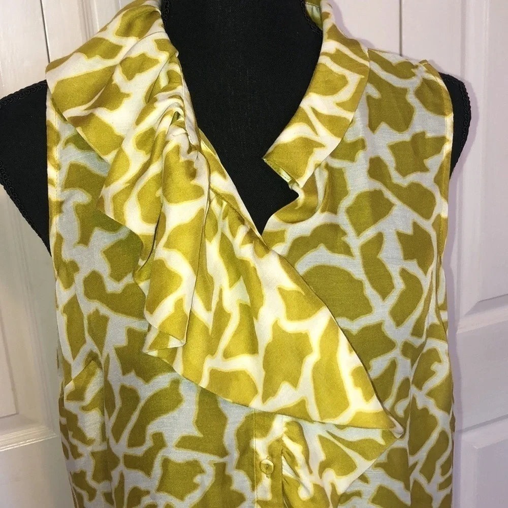 LOFT printed ruffle blouse. Size S - Picture 3 of 6